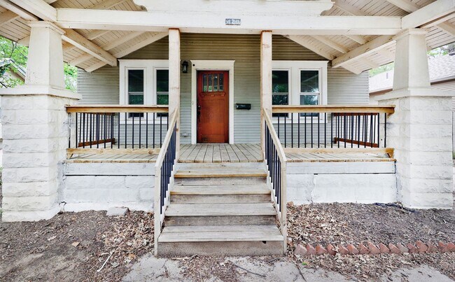 Building Photo - 420 S Green St