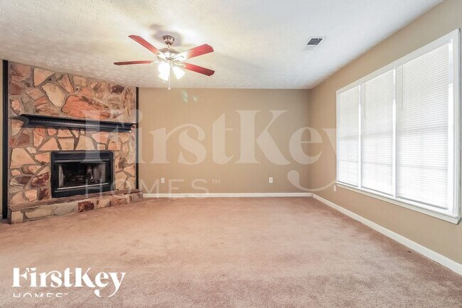 Foto del edificio - 276 Hollyberry Dr