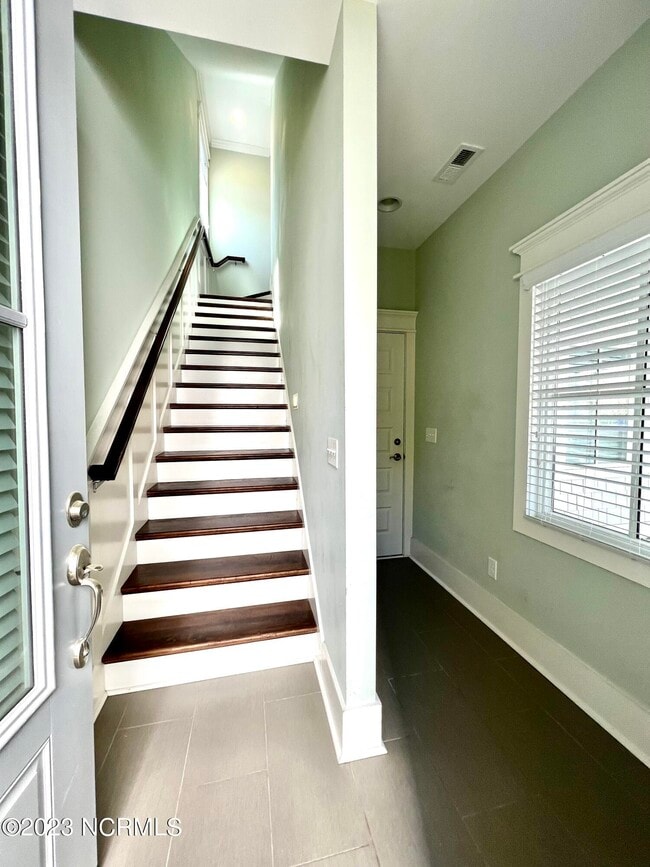 Building Photo - 1712 Tearthumb Ct