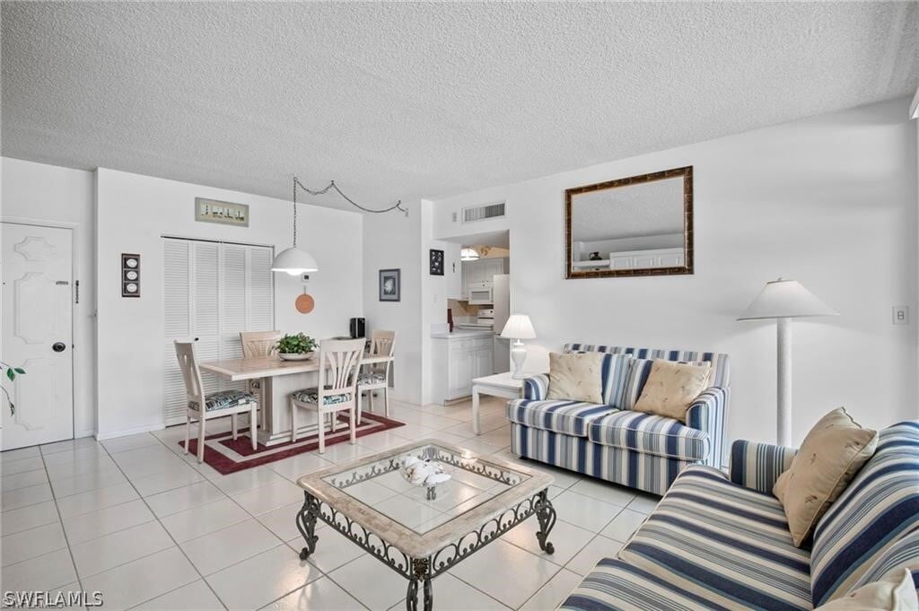 Primary Photo - 220 Seaview Ct