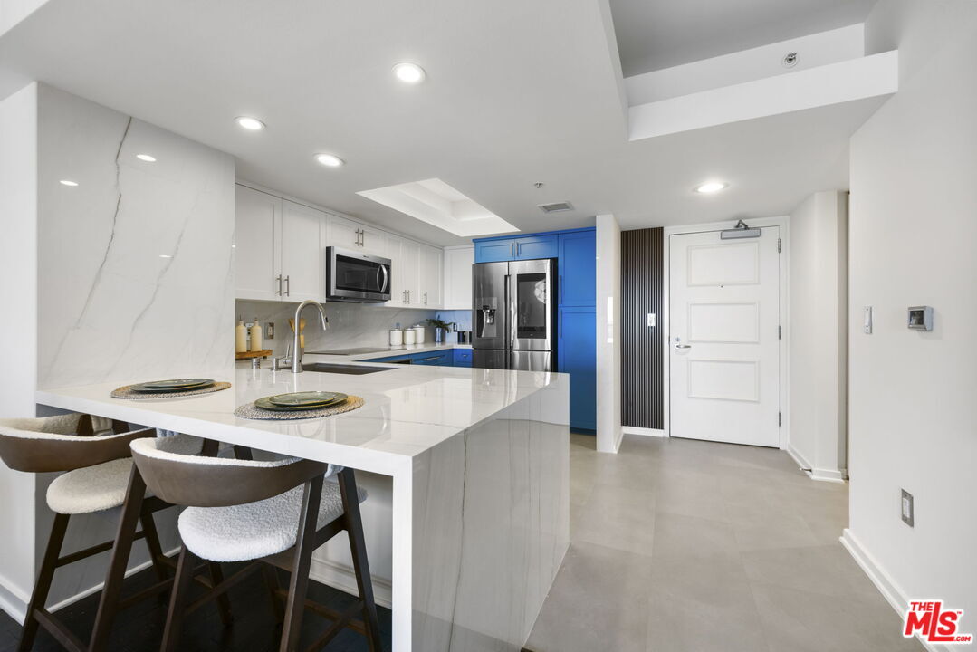 Primary Photo - 13700 Marina Pointe Dr