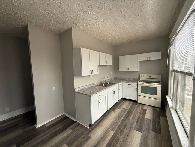 Foto del edificio - 2nd floor unit - Huge Loft Area