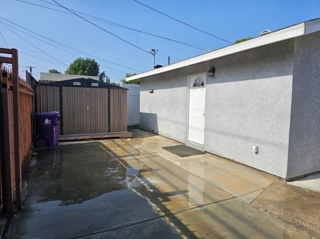 Building Photo - 290 E 57th St