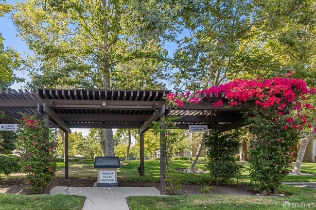 Foto del edificio - 1910 Barrymore Common