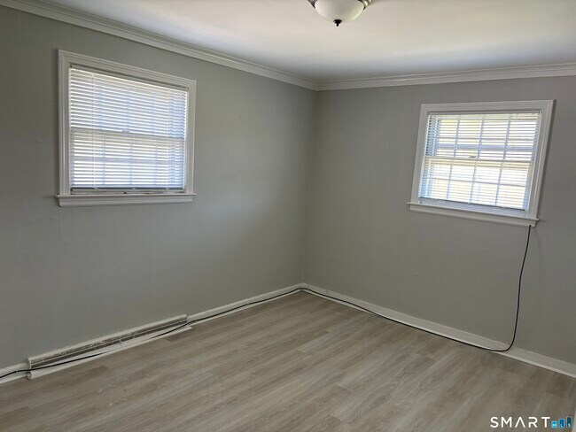Foto del edificio - 832 Milford Point Rd