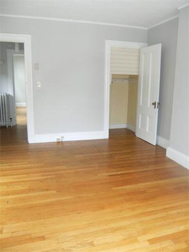 Foto del edificio - Newton Townhouse w/parking