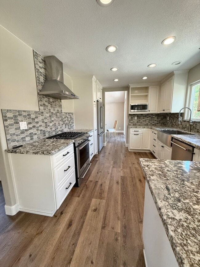 Building Photo - Beautiful 3 Bed 2.5 Bath COMING SOON!!!!