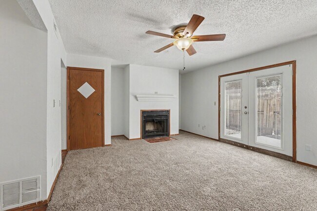 Foto del edificio - 1300 N Rockwell Ave