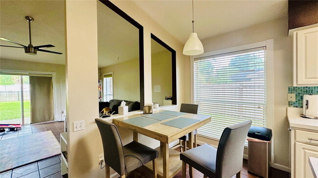 Foto del edificio - 3227 Heron's Point Cir