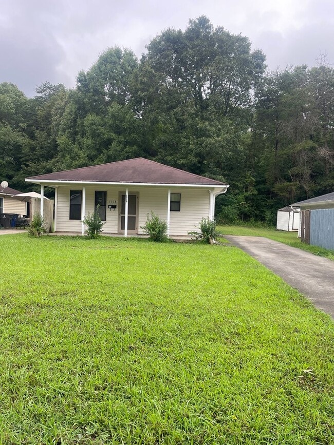 Building Photo - 1518 Longview Dr