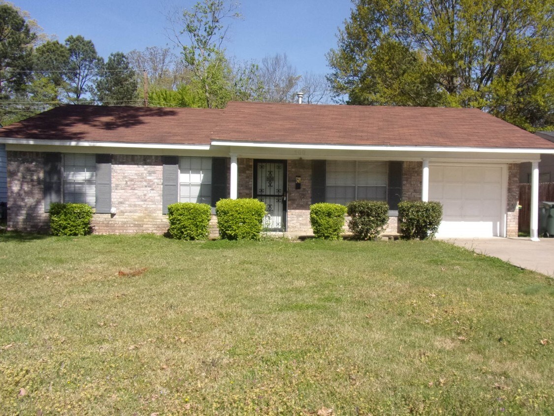 Primary Photo - 300 Dryad Ln