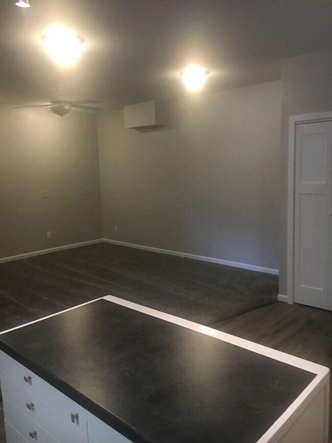 400 Stephans St Unit west, Tiffin, IA 52340 Apartments at 400