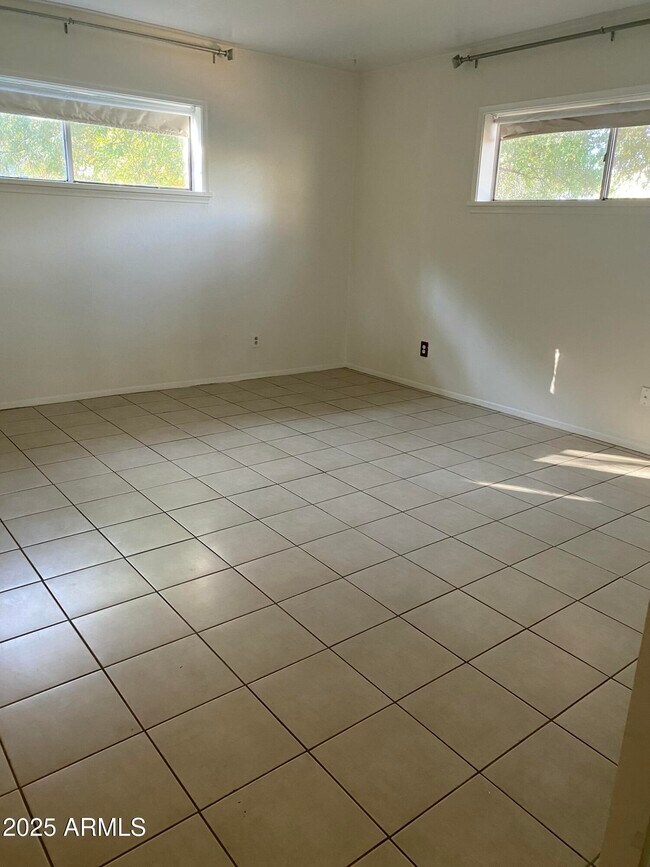 Foto del edificio - 318 W Georgia Ave