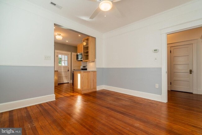 Building Photo - 928 19th St S