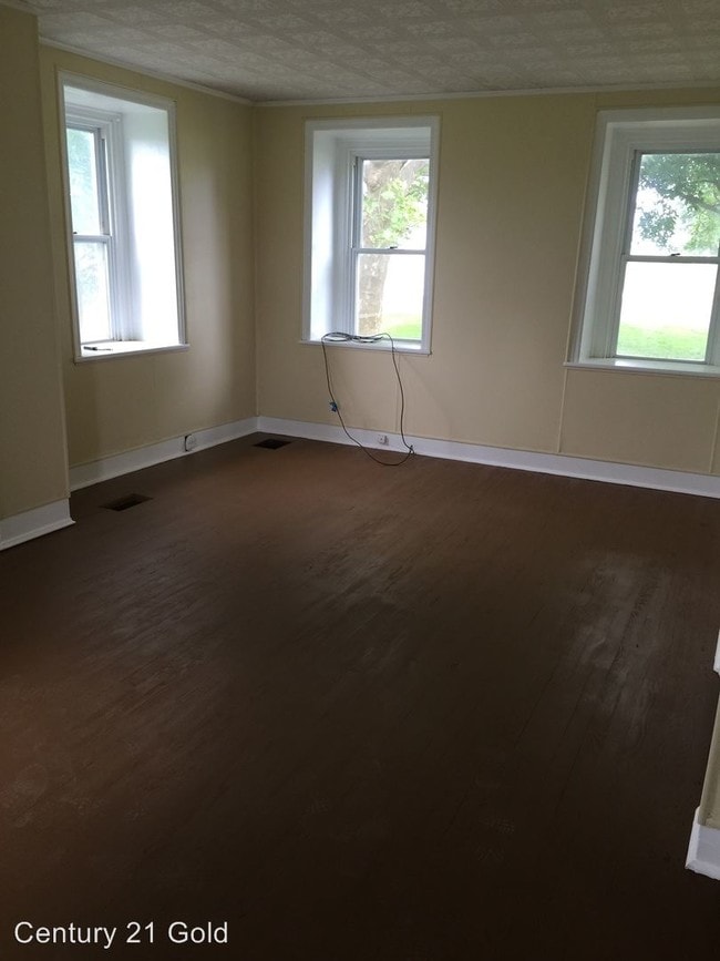 Building Photo - 3 br, 1.5 bath House - 399 School Rd