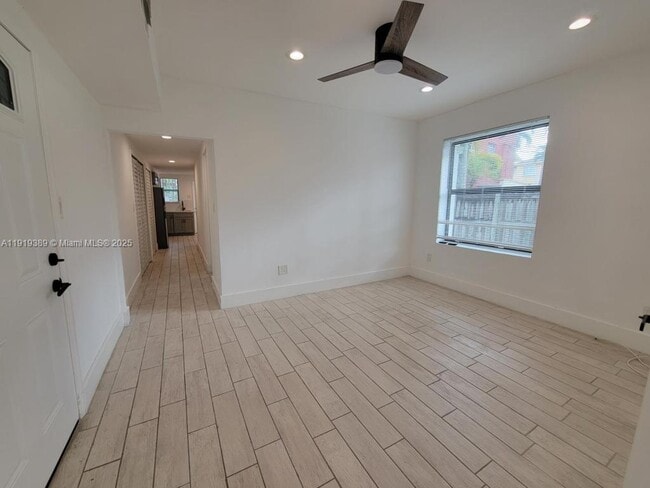 Building Photo - 445 SW 3rd St