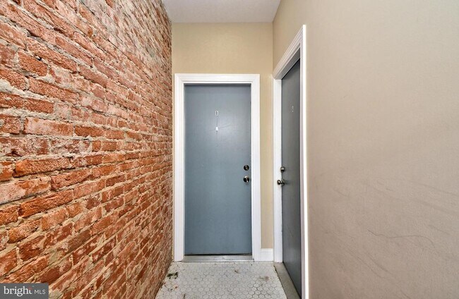 Building Photo - 420 Morris St