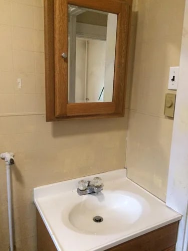 Bathroom - 4059 Church St