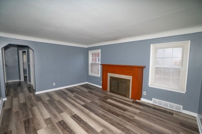 Building Photo - 5942 Radnor St