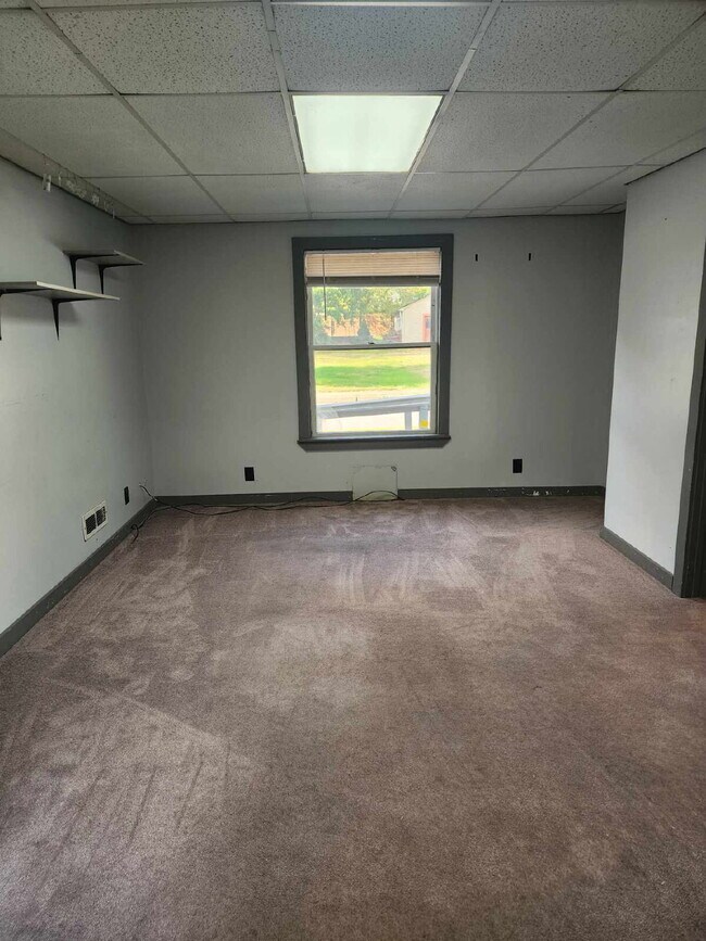 Building Photo - 626 Cove Rd