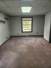Building Photo - 626 Cove Rd