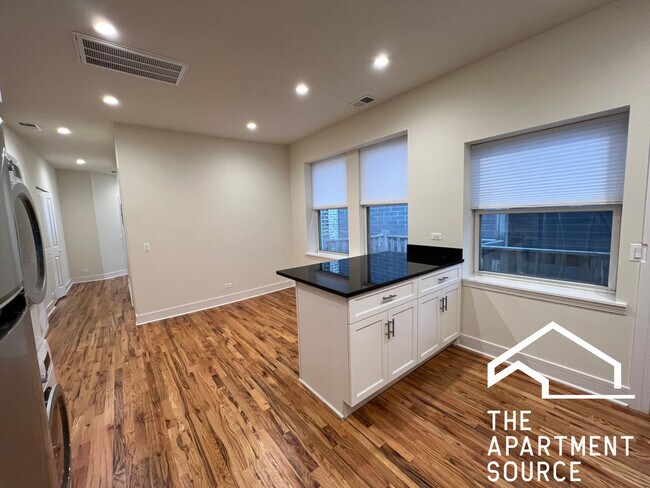 Foto del edificio - 3230 N Clark St