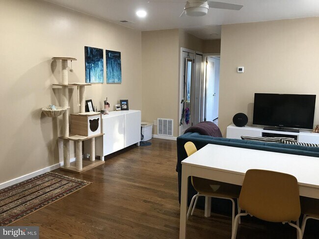 Foto del edificio - 240 Monroe St