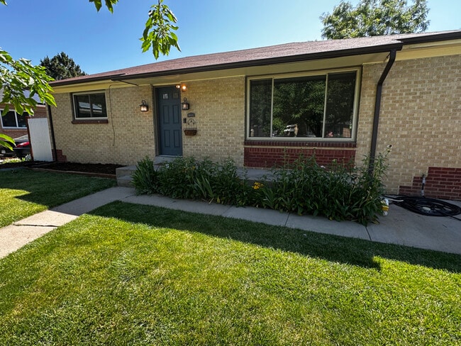 Building Photo - 2310 Kenton St