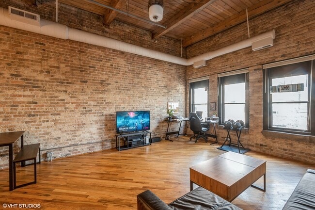 Foto del edificio - 225 W Huron St