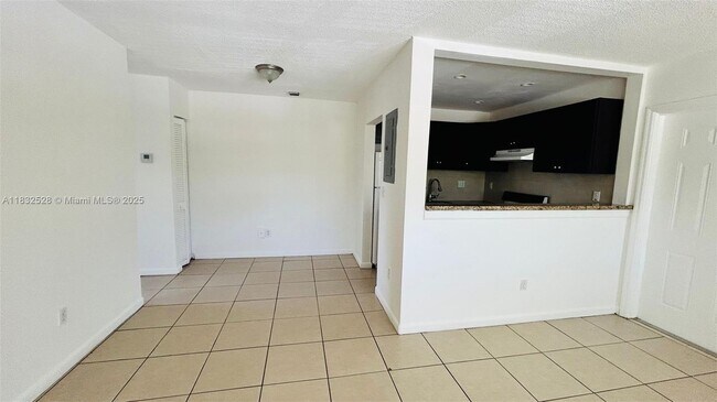 Foto del edificio - 2121 NE 168th St