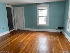 Building Photo - 114 Judd St