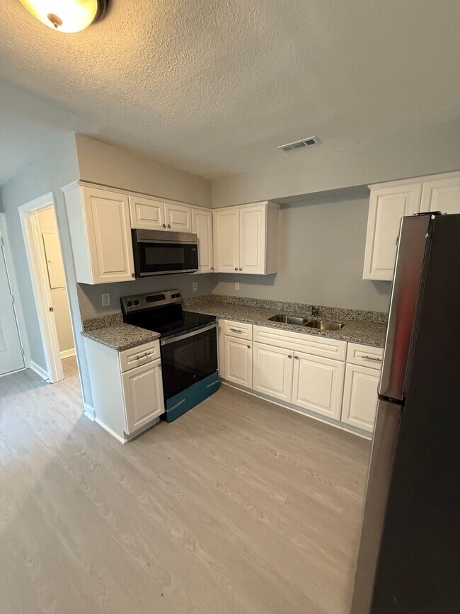 Foto del edificio - 315-317 Roselynn Lane