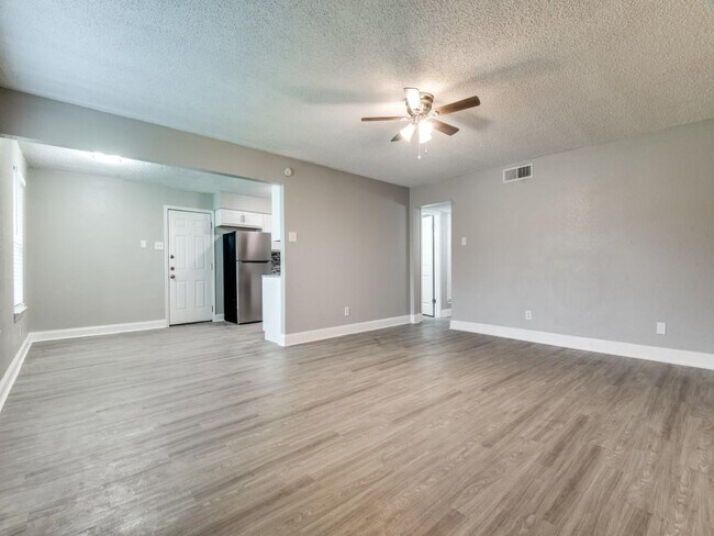 Building Photo - 3032 Tudor Ln