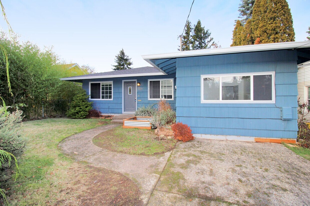 Primary Photo - Bright, Sunny Ranch Style home in the Cull...
