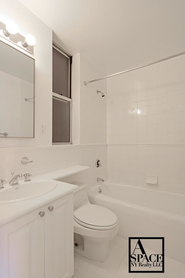 Building Photo - 33 West 81st Street