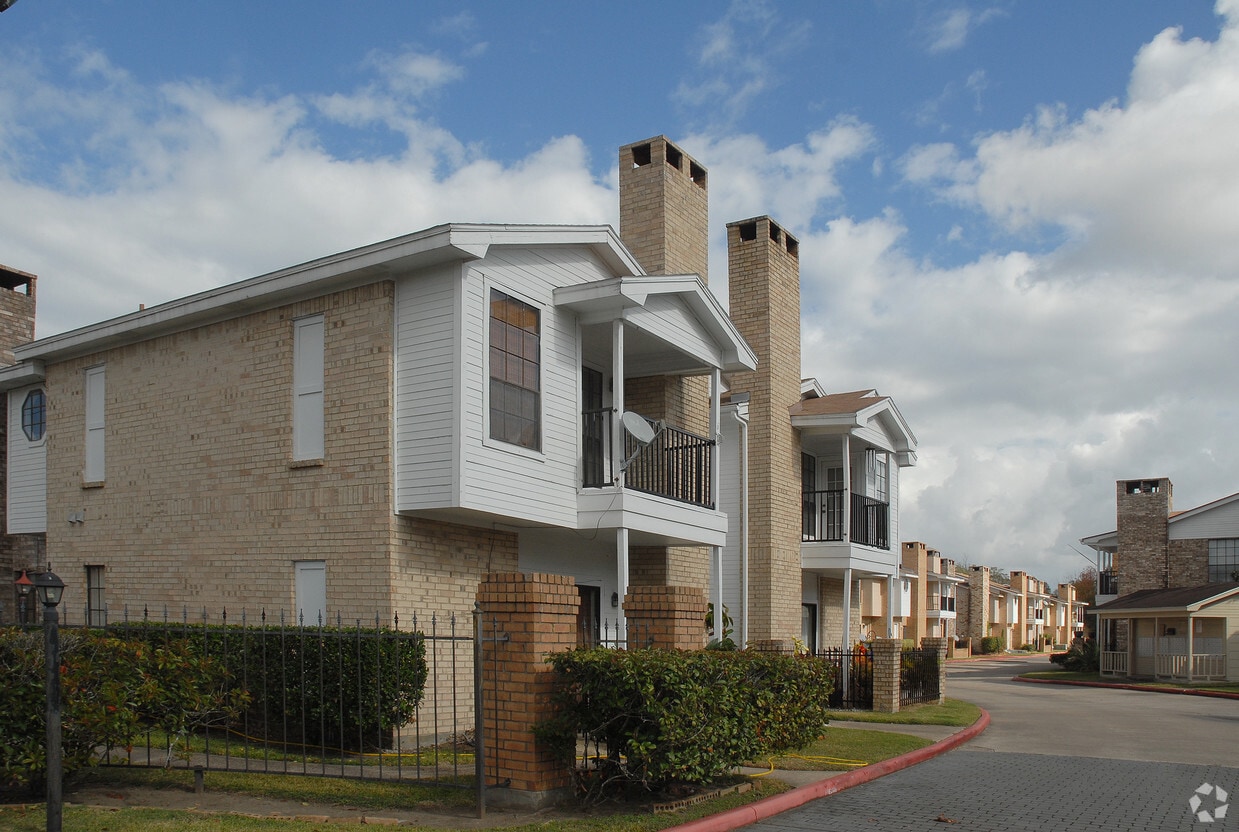Primary Photo - One Wellington Place
