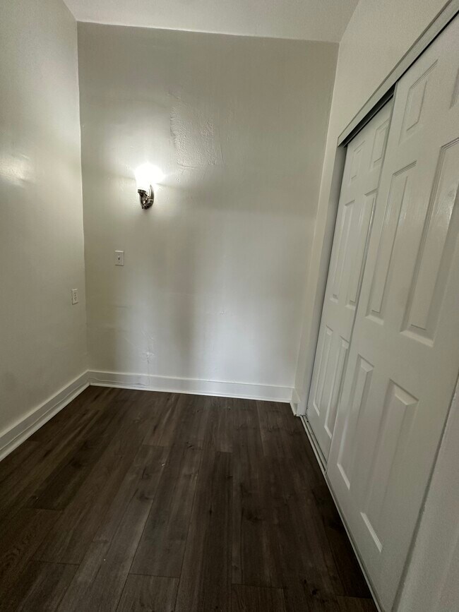 Building Photo - Grenoble Apartments