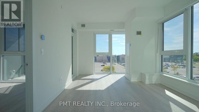 Building Photo - 1007 The Queensway