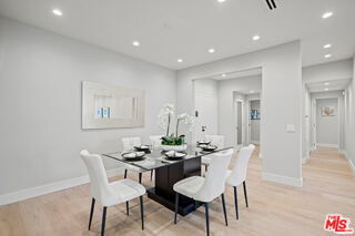 Foto del edificio - 1557 S Beverly Glen Blvd