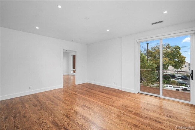 Foto del edificio - 422 E Boston Post Rd