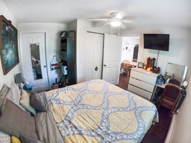 Foto del edificio - 2 br, 1 bath House - 12141 6th Ave