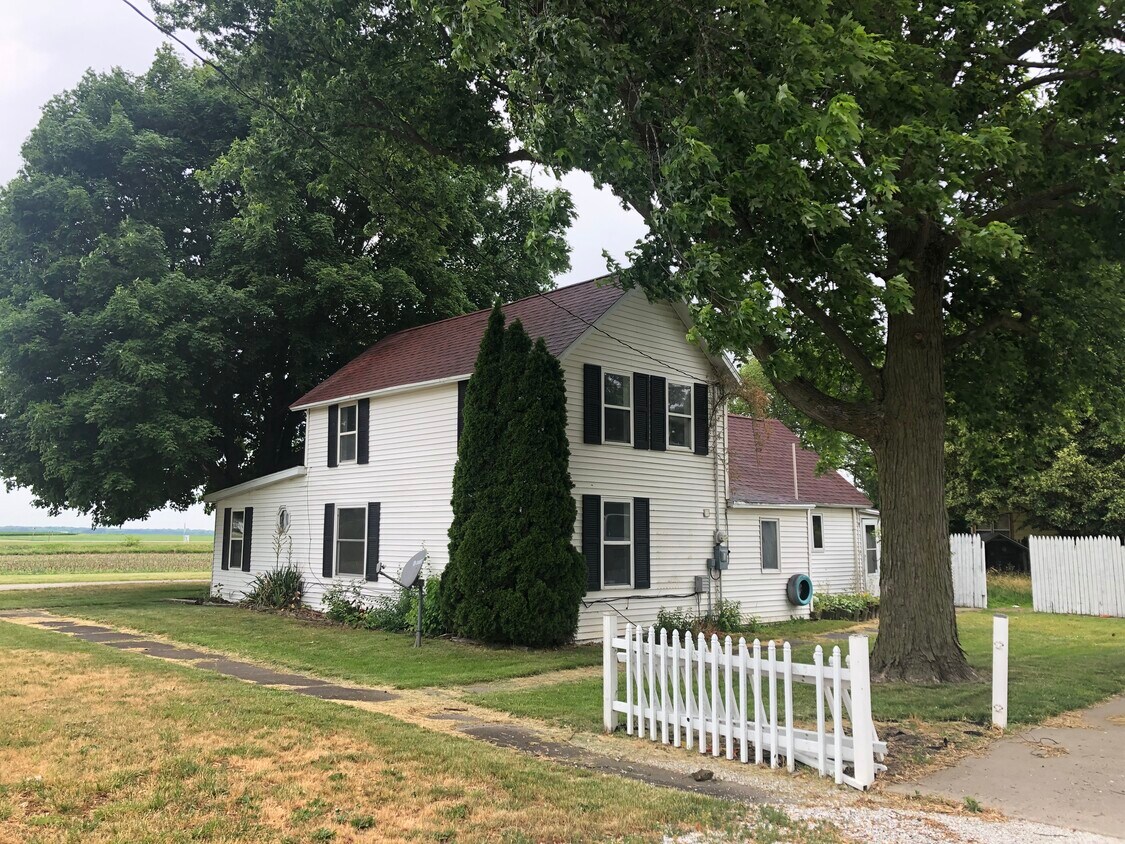Small town country living. - 400 N Cherry St