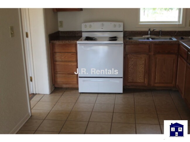 Building Photo - 203 W Bobwhite Ln