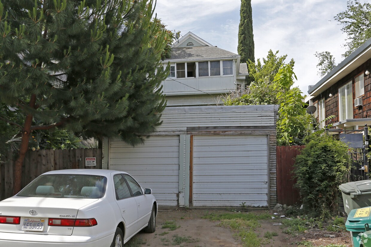 Building Photo - 2423 L St