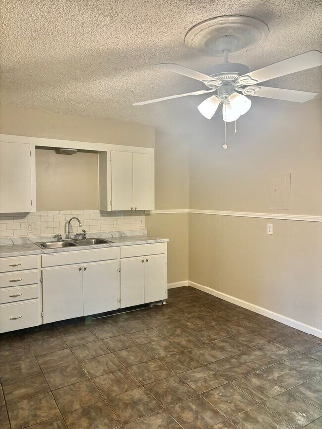 Foto del edificio - COMING SOON!! 3 Bedroom 2 Bathroom Home!!!