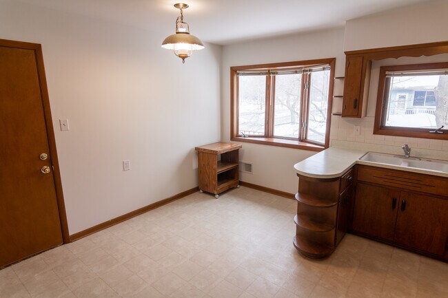 Building Photo - 503 E Howard Ave