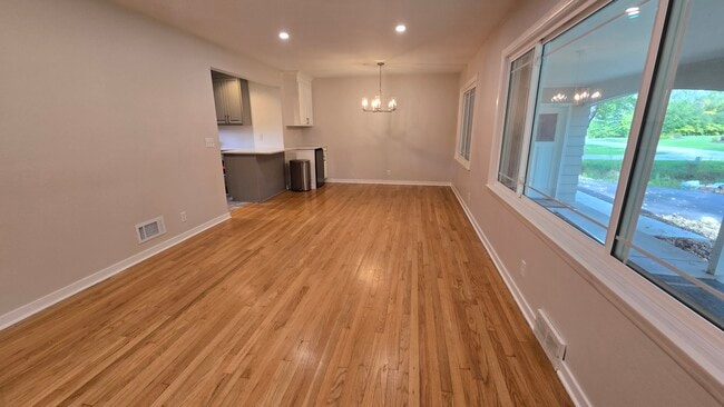 Building Photo - 675 Verdant Dr