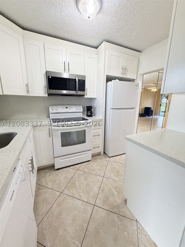 Foto del edificio - 9949 Sandalfoot Blvd