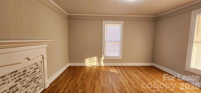 Foto del edificio - 359 Flat Rock Rd