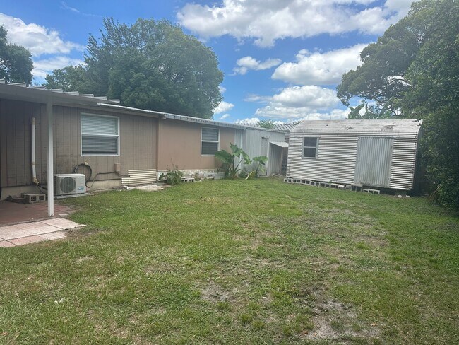 Building Photo - 2777 Tropical Lake Dr